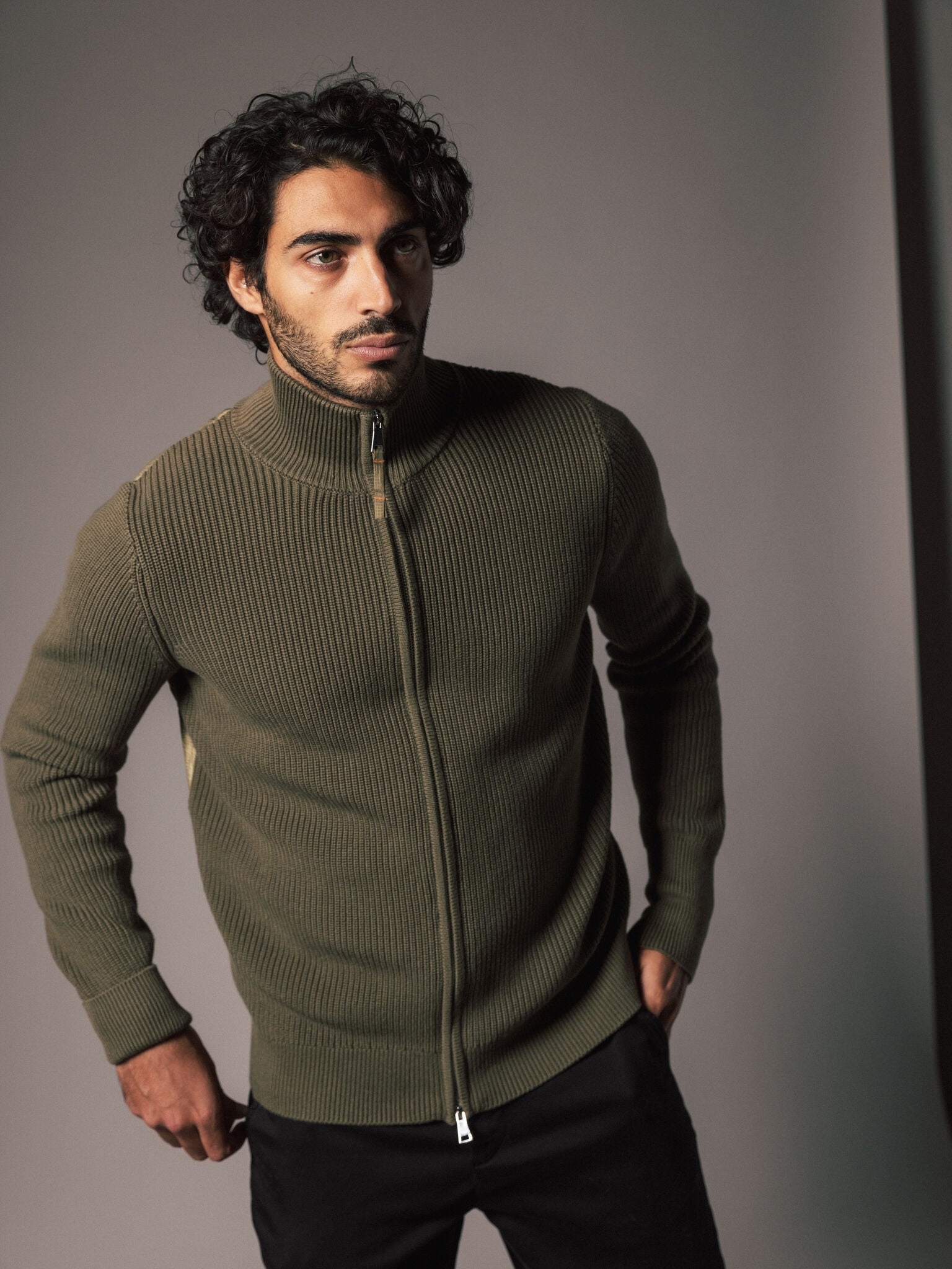 Modelshot / Foss Green / Detail